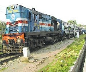 garhmukteshvar masoori express stopes.